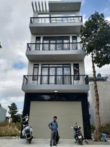 mat-tien-ngoi-nha-pho-long-an