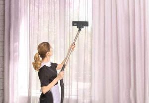 Cach-lam-sach-rem-man-cua